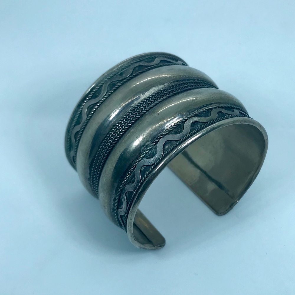 Vintage Metal Abstract Design Cuff - Picture 6 of 8